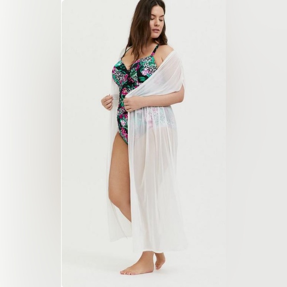 Torrid Coverup Kimono - Picture 3 of 9